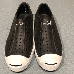Mint Men's Black and White Slip-On Sneakers